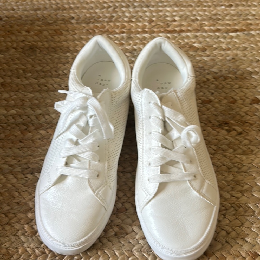 A new day Vegan white Sneakers